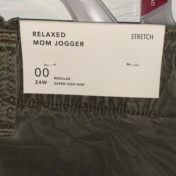 American Eagle relaxed mom joggers - Picture 5 of 6